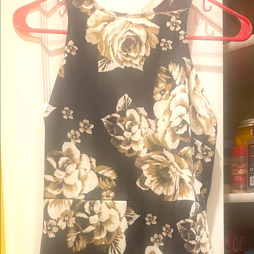 Women’s short flowered dress